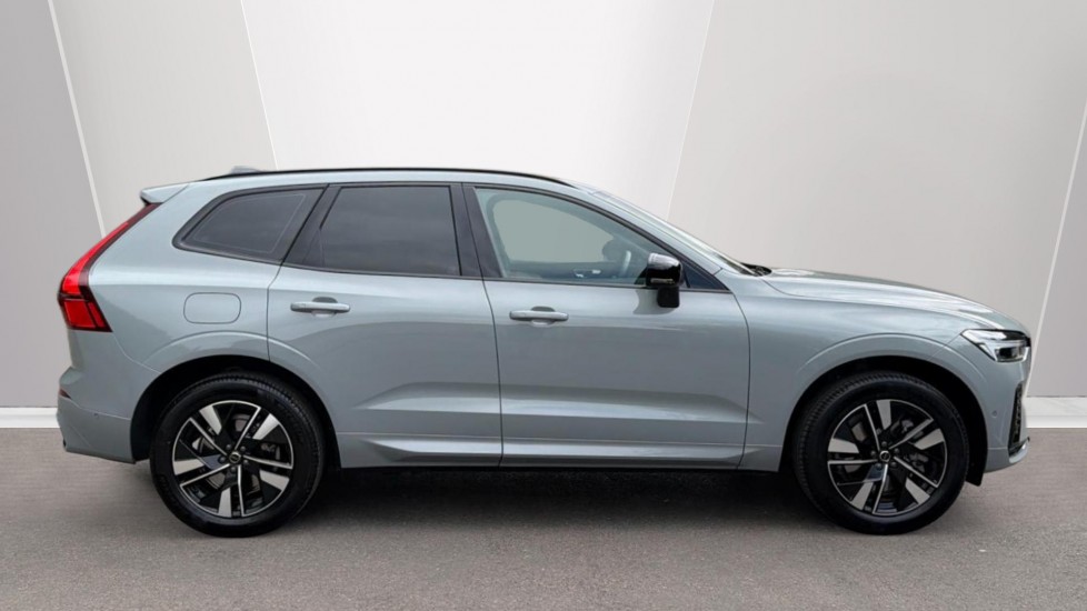 Volvo XC60 2.0 B5P Plus Dark 5dr AWD Geartronic Petrol Estate - Image 3