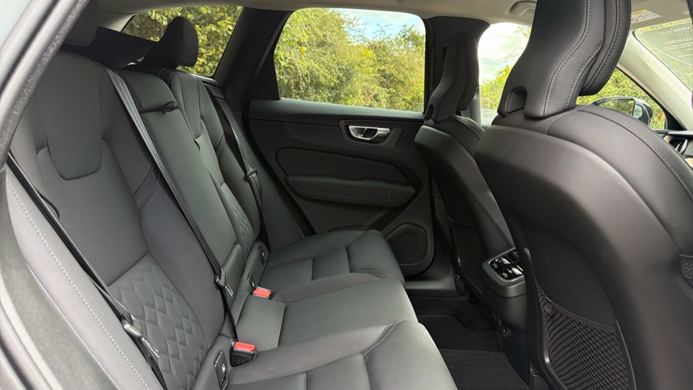 Volvo XC60 2.0 B5P Plus Dark 5dr AWD Geartronic Petrol Estate - Image 6