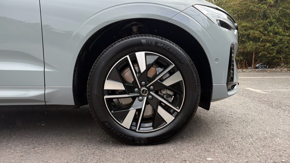 Volvo XC60 2.0 B5P Plus Dark 5dr AWD Geartronic Petrol Estate - Image 9