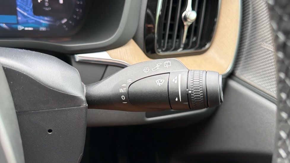 Volvo XC60 2.0 B5P Plus Dark 5dr AWD Geartronic Petrol Estate - Image 19