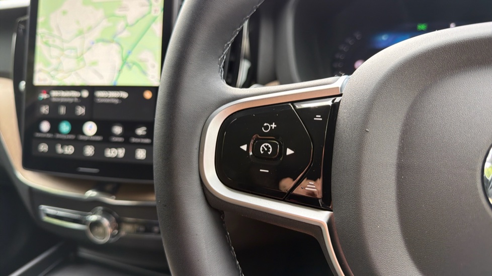 Volvo XC60 2.0 B5P Plus Dark 5dr AWD Geartronic Petrol Estate - Image 20