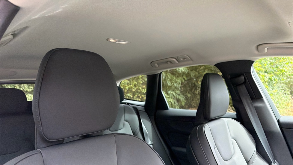 Volvo XC60 2.0 B5P Plus Dark 5dr AWD Geartronic Petrol Estate - Image 30