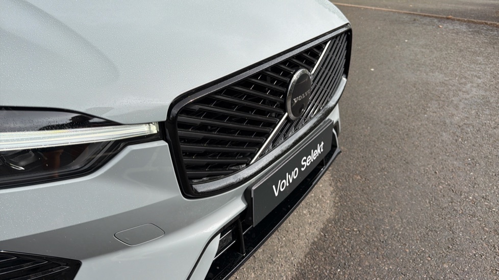 Volvo XC60 2.0 B5P Plus Dark 5dr AWD Geartronic Petrol Estate - Image 67