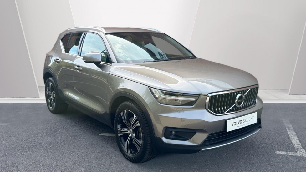 Volvo XC40 2.0 B4P Inscription Pro 5dr Auto Petrol Estate - Image 1