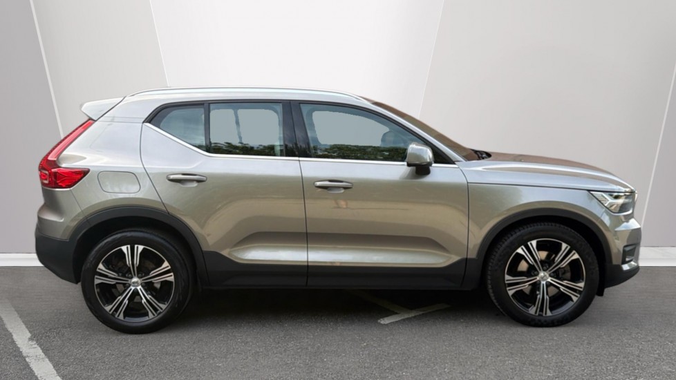Volvo XC40 2.0 B4P Inscription Pro 5dr Auto Petrol Estate - Image 3