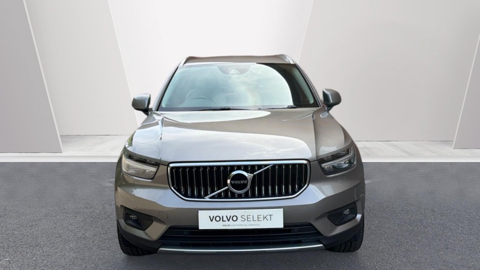 Volvo XC40 2.0 B4P Inscription Pro 5dr Auto Petrol Estate - Image 8