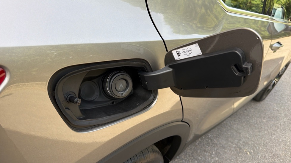 Volvo XC40 2.0 B4P Inscription Pro 5dr Auto Petrol Estate - Image 15