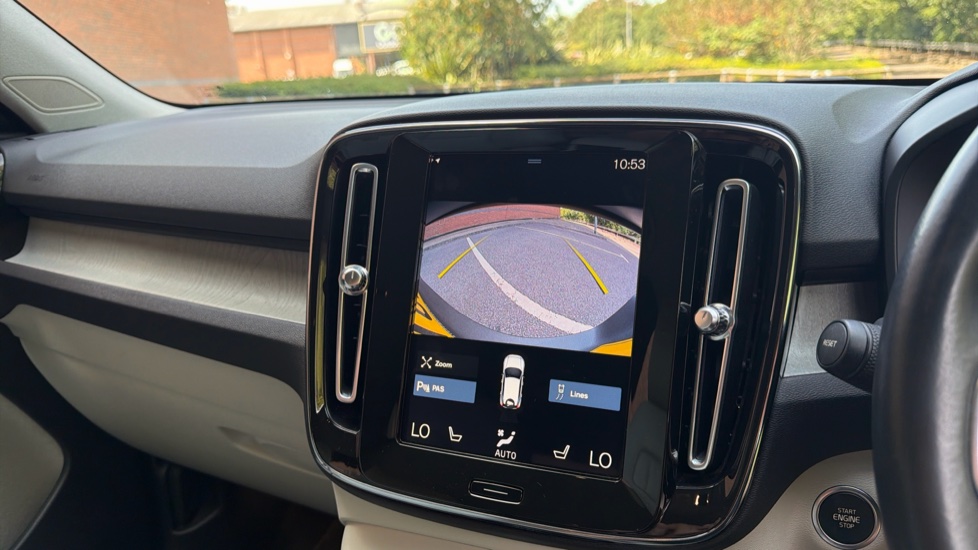 Volvo XC40 2.0 B4P Inscription Pro 5dr Auto Petrol Estate - Image 18