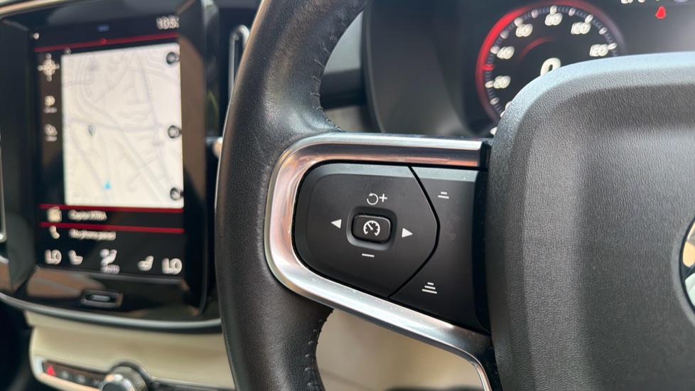 Volvo XC40 2.0 B4P Inscription Pro 5dr Auto Petrol Estate - Image 20