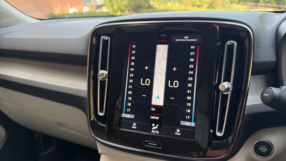 Volvo XC40 2.0 B4P Inscription Pro 5dr Auto Petrol Estate - Image 36