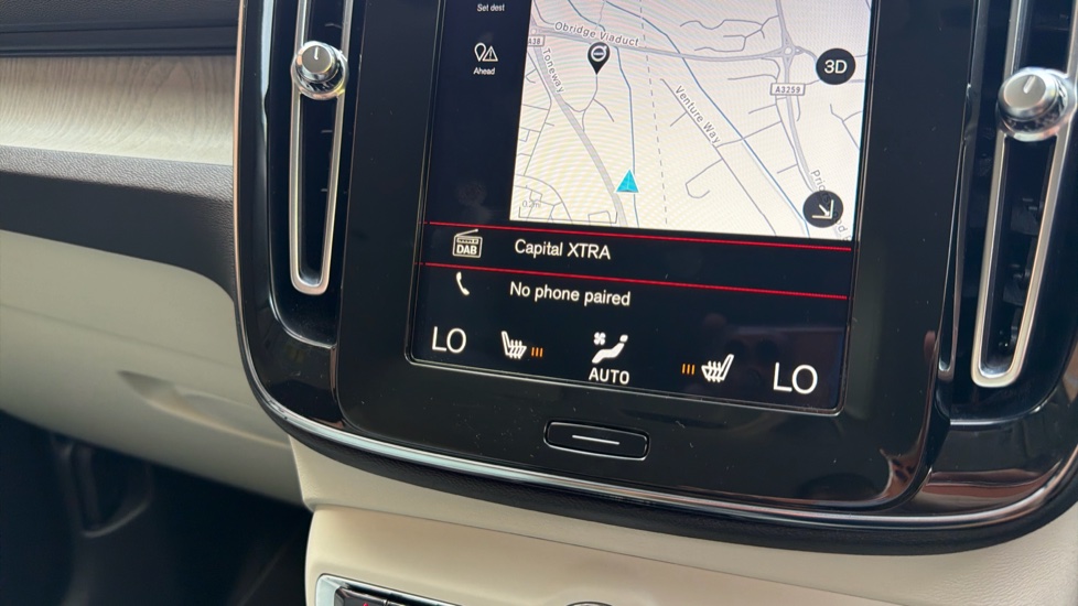 Volvo XC40 2.0 B4P Inscription Pro 5dr Auto Petrol Estate - Image 37