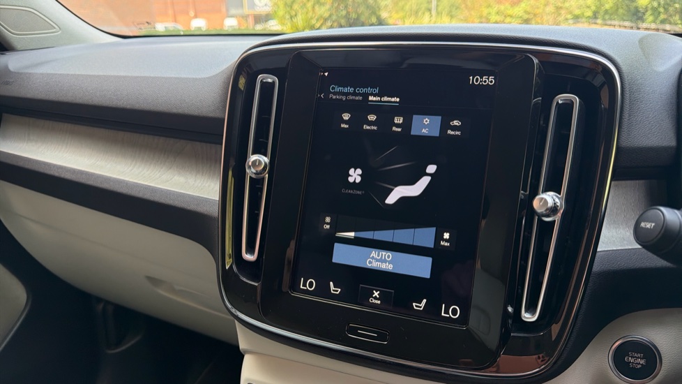 Volvo XC40 2.0 B4P Inscription Pro 5dr Auto Petrol Estate - Image 38