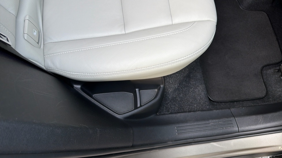 Volvo XC40 2.0 B4P Inscription Pro 5dr Auto Petrol Estate - Image 45