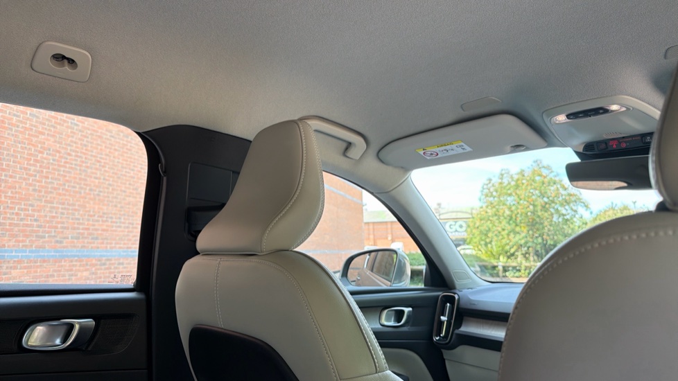 Volvo XC40 2.0 B4P Inscription Pro 5dr Auto Petrol Estate - Image 48