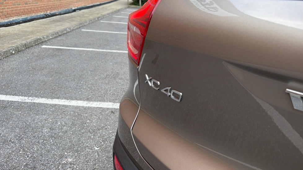 Volvo XC40 2.0 B4P Inscription Pro 5dr Auto Petrol Estate - Image 52