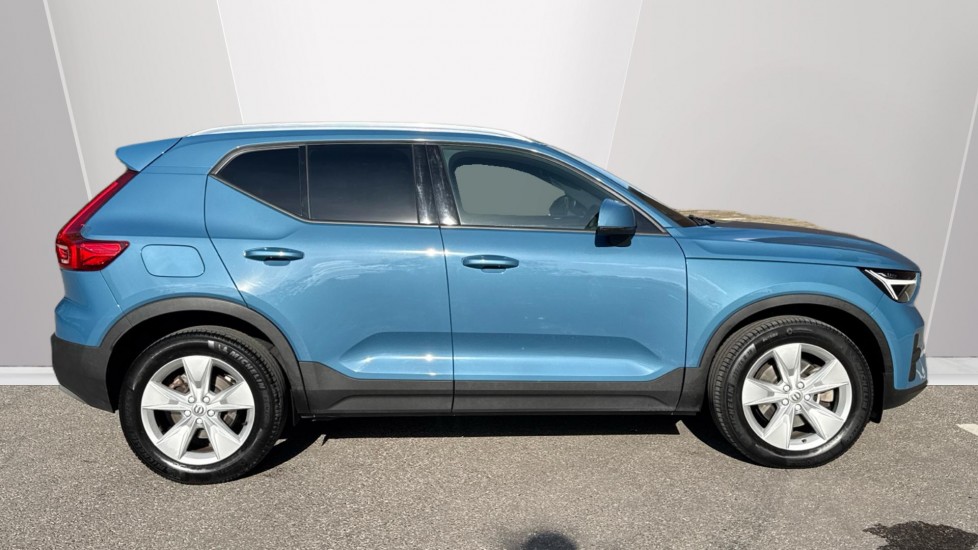 Volvo XC40 2.0 B3P Core 5dr Auto Petrol Estate - Image 3