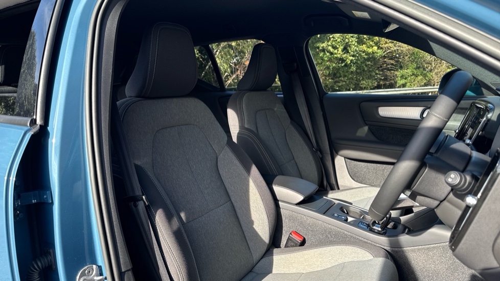 Volvo XC40 2.0 B3P Core 5dr Auto Petrol Estate - Image 29