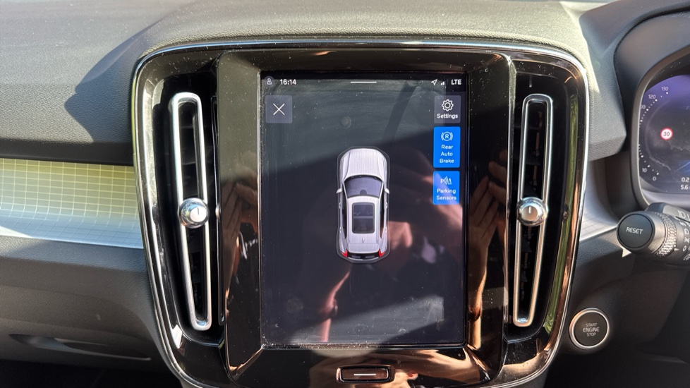 Volvo XC40 2.0 B3P Core 5dr Auto Petrol Estate - Image 40