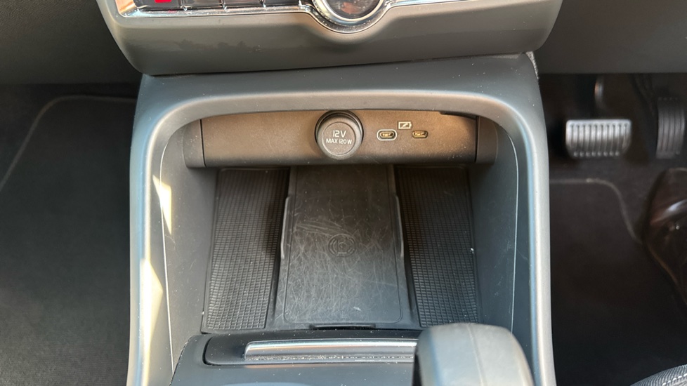 Volvo XC40 2.0 B3P Core 5dr Auto Petrol Estate - Image 42