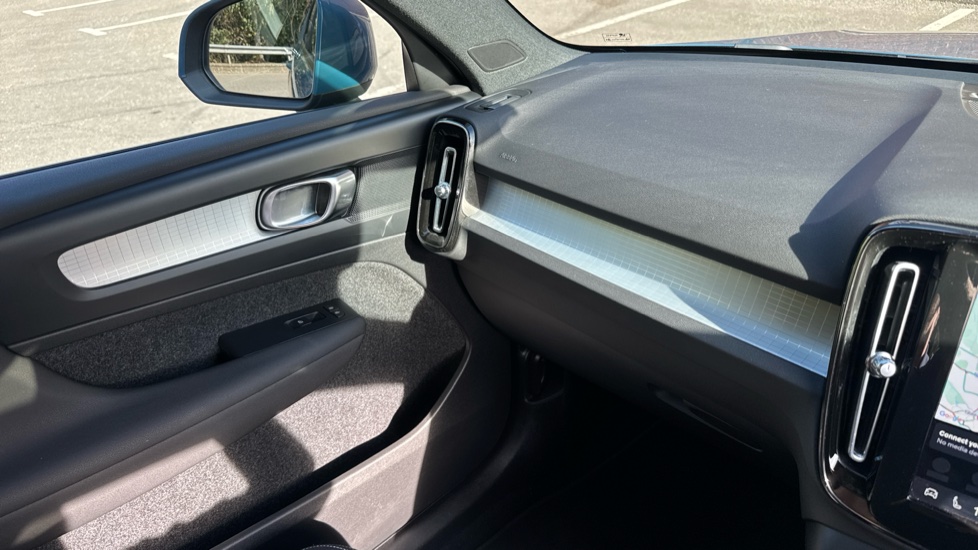 Volvo XC40 2.0 B3P Core 5dr Auto Petrol Estate - Image 45