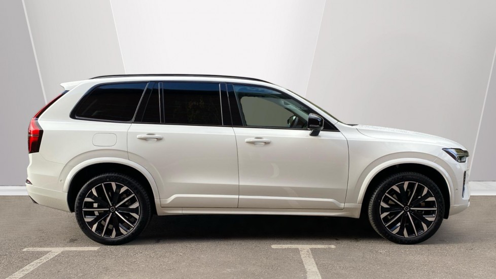 Volvo XC90 2.0 B5P Ultra Dark 5dr AWD Geartronic Petrol Estate - Image 3