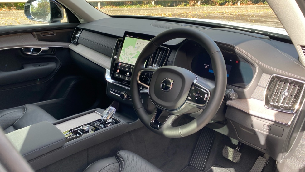 Volvo XC90 2.0 B5P Ultra Dark 5dr AWD Geartronic Petrol Estate - Image 4