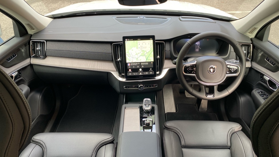 Volvo XC90 2.0 B5P Ultra Dark 5dr AWD Geartronic Petrol Estate - Image 5
