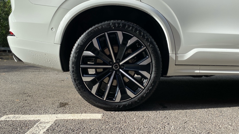 Volvo XC90 2.0 B5P Ultra Dark 5dr AWD Geartronic Petrol Estate - Image 9