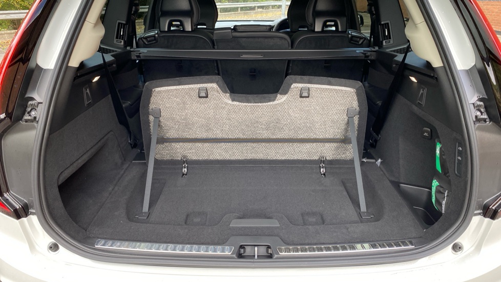 Volvo XC90 2.0 B5P Ultra Dark 5dr AWD Geartronic Petrol Estate - Image 15