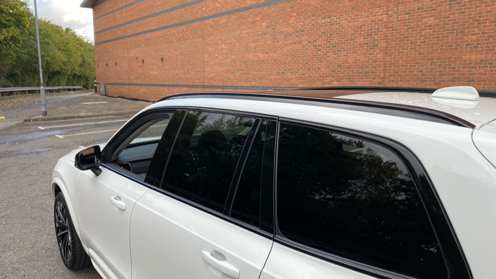 Volvo XC90 2.0 B5P Ultra Dark 5dr AWD Geartronic Petrol Estate - Image 19