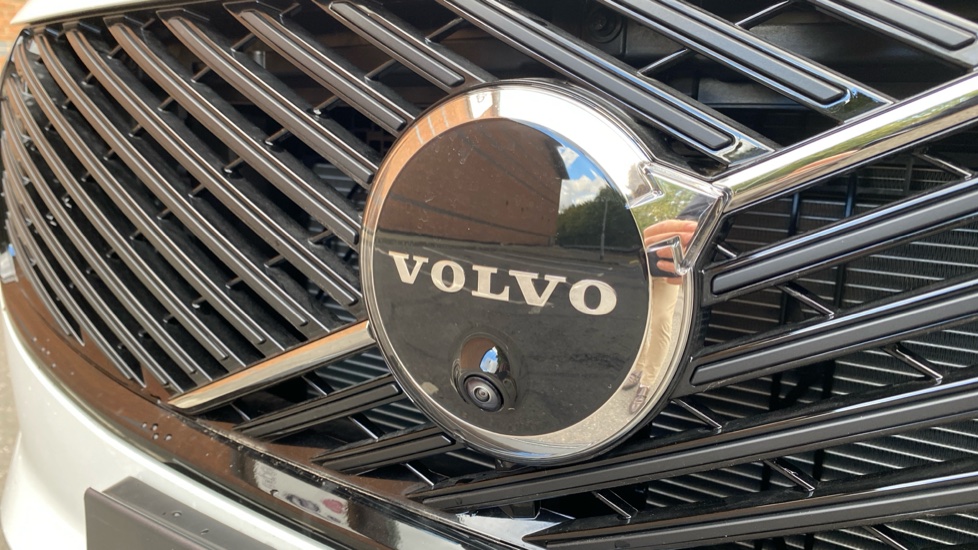 Volvo XC90 2.0 B5P Ultra Dark 5dr AWD Geartronic Petrol Estate - Image 24