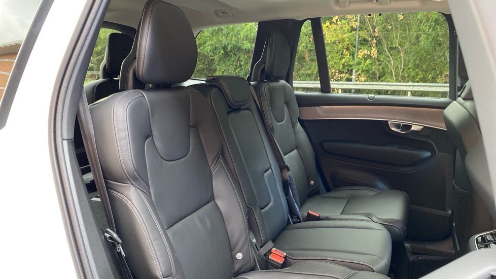 Volvo XC90 2.0 B5P Ultra Dark 5dr AWD Geartronic Petrol Estate - Image 25