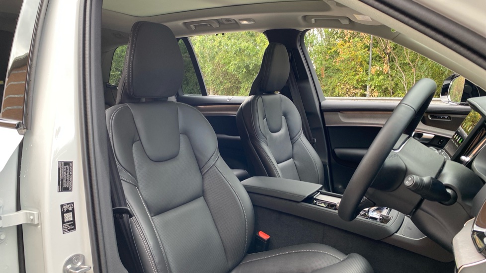 Volvo XC90 2.0 B5P Ultra Dark 5dr AWD Geartronic Petrol Estate - Image 35