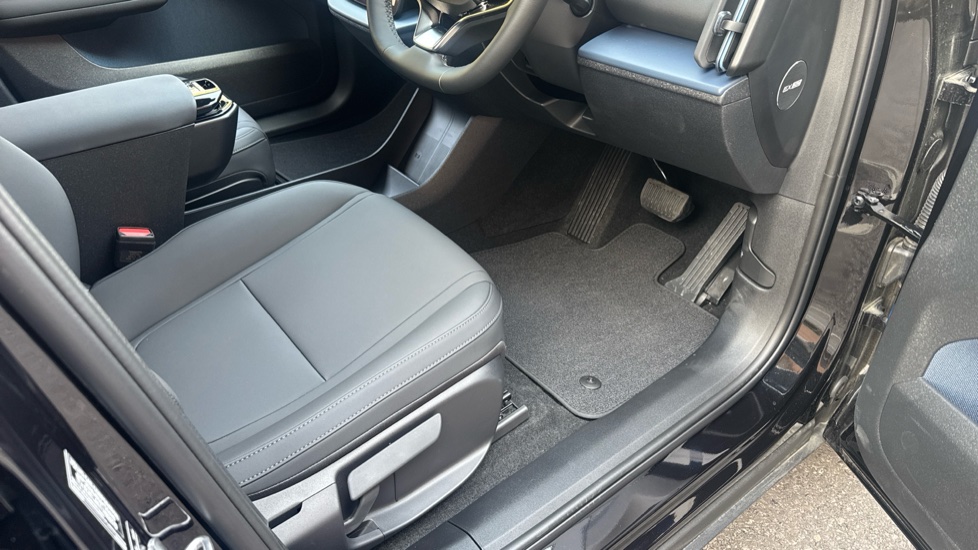 Volvo EX30 200kW SM Ex Range Plus Black Ed 69kWh 5dr Auto Electric Estate - Image 29