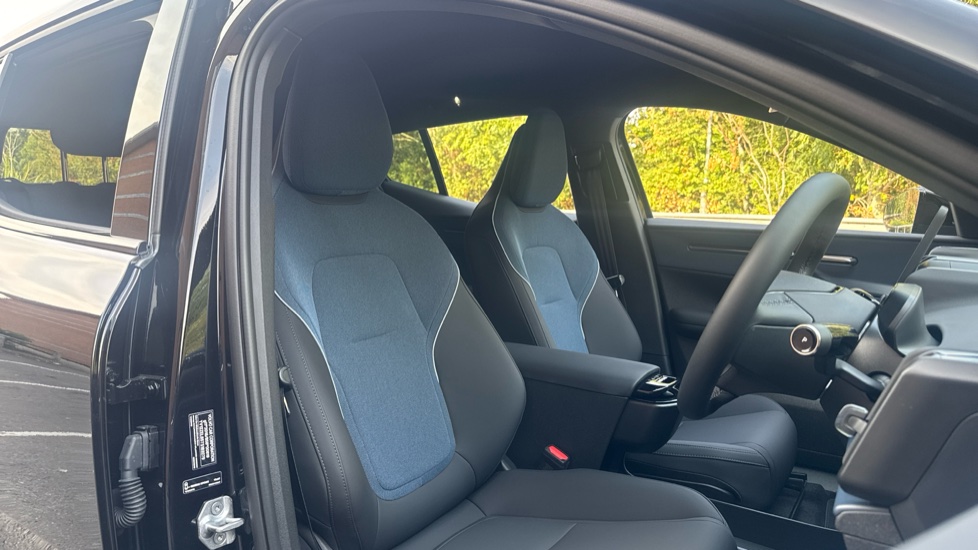 Volvo EX30 200kW SM Ex Range Plus Black Ed 69kWh 5dr Auto Electric Estate - Image 30