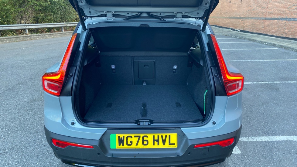 Volvo EX40 185kW Extended Range Plus 78kWh 5dr Auto Electric Estate - Image 13