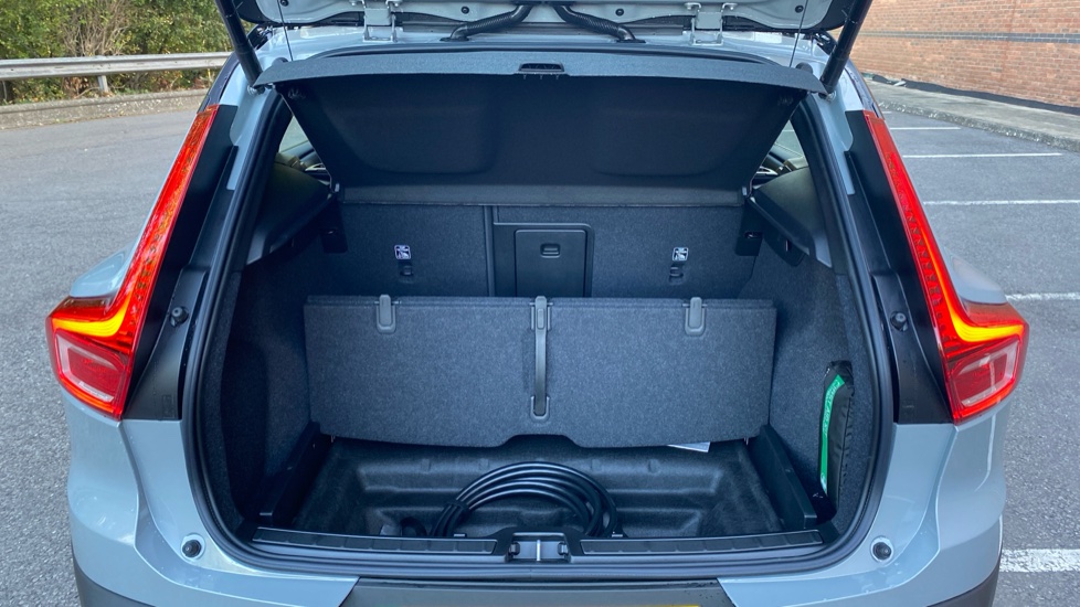 Volvo EX40 185kW Extended Range Plus 78kWh 5dr Auto Electric Estate - Image 16