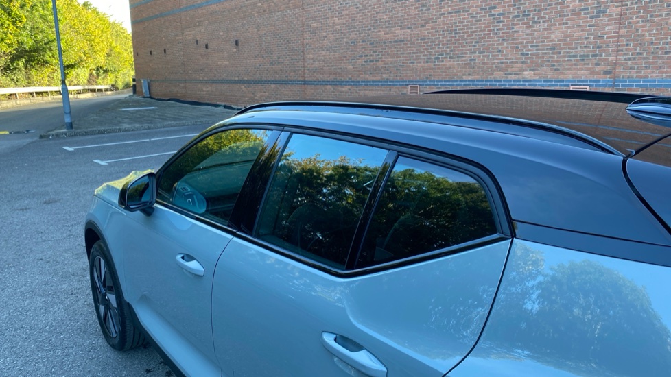 Volvo EX40 185kW Extended Range Plus 78kWh 5dr Auto Electric Estate - Image 18