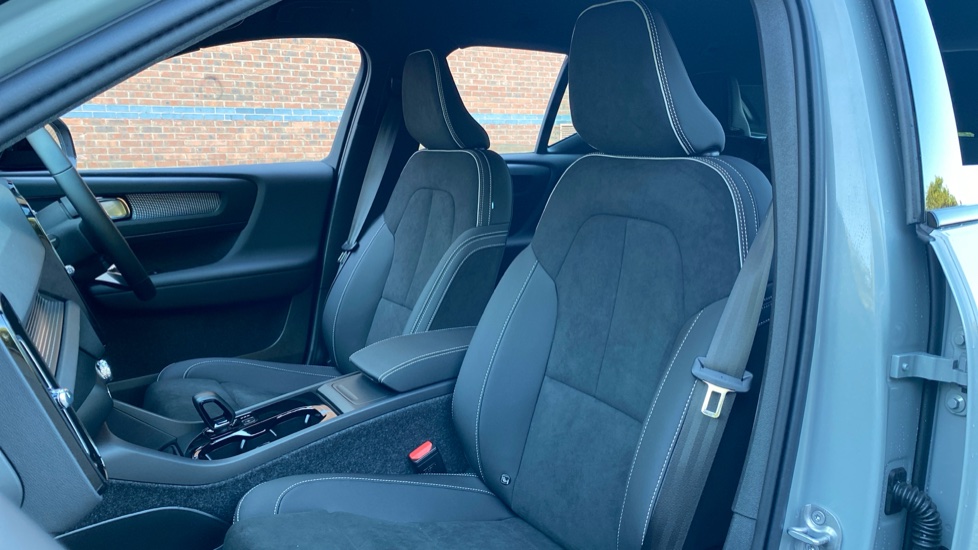 Volvo EX40 185kW Extended Range Plus 78kWh 5dr Auto Electric Estate - Image 32