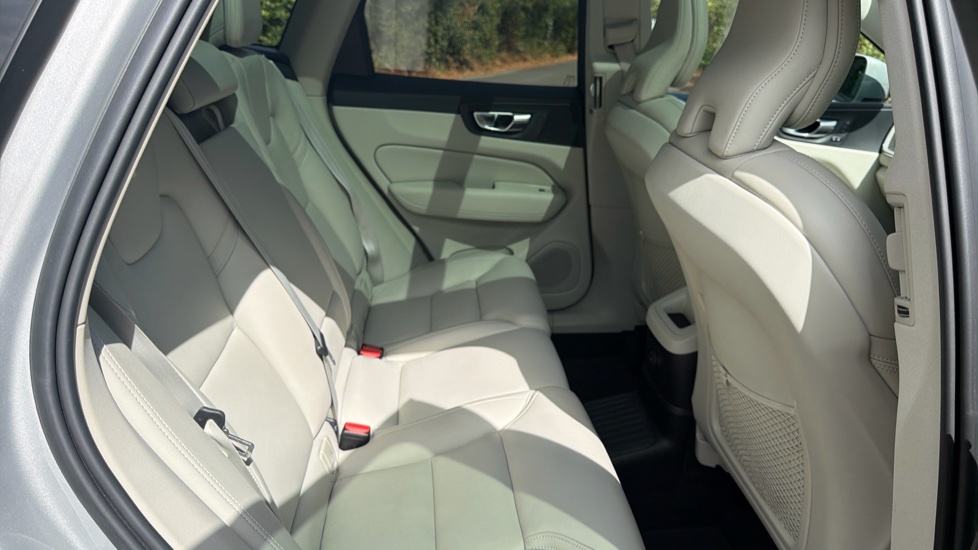 Volvo XC60 2.0 T6 Recharge PHEV Inscription 5dr AWD Auto Estate - Image 6