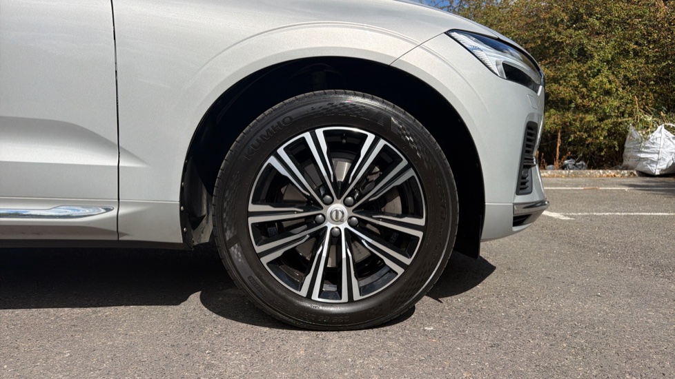 Volvo XC60 2.0 T6 Recharge PHEV Inscription 5dr AWD Auto Estate - Image 9