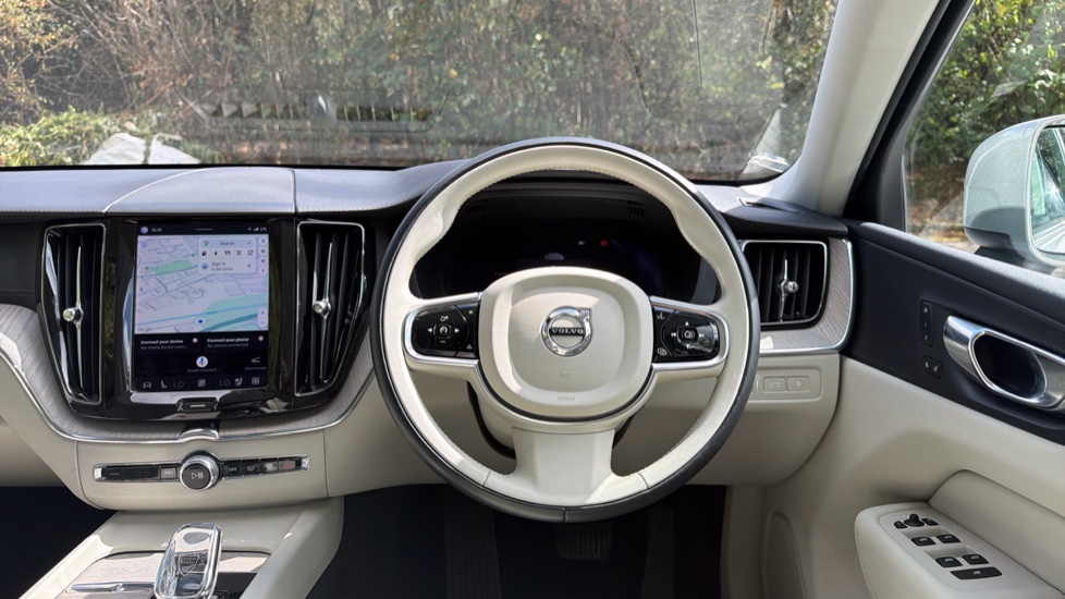 Volvo XC60 2.0 T6 Recharge PHEV Inscription 5dr AWD Auto Estate - Image 10