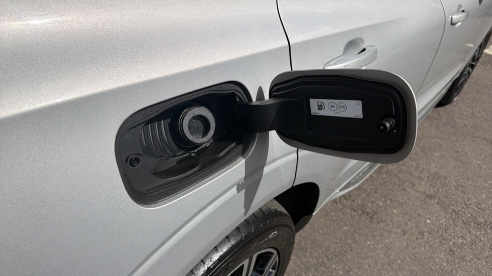 Volvo XC60 2.0 T6 Recharge PHEV Inscription 5dr AWD Auto Estate - Image 15
