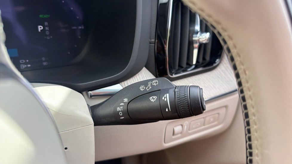 Volvo XC60 2.0 T6 Recharge PHEV Inscription 5dr AWD Auto Estate - Image 19