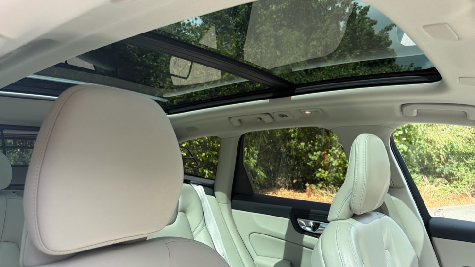 Volvo XC60 2.0 T6 Recharge PHEV Inscription 5dr AWD Auto Estate - Image 30