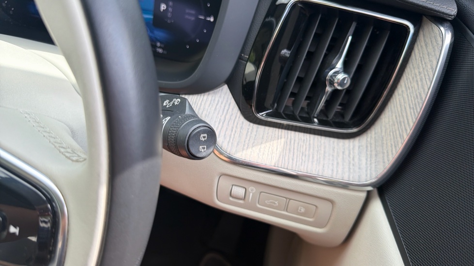 Volvo XC60 2.0 T6 Recharge PHEV Inscription 5dr AWD Auto Estate - Image 52