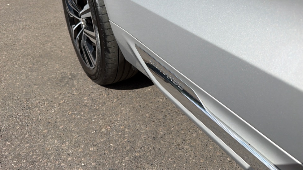 Volvo XC60 2.0 T6 Recharge PHEV Inscription 5dr AWD Auto Estate - Image 73