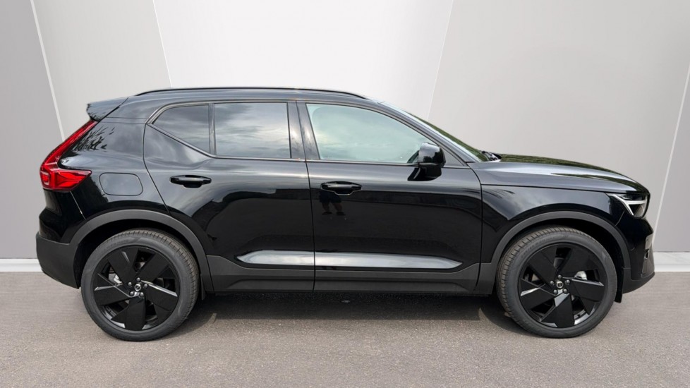 Volvo XC40 2.0 B4P Plus Black Edition 5dr Auto Petrol Estate - Image 3