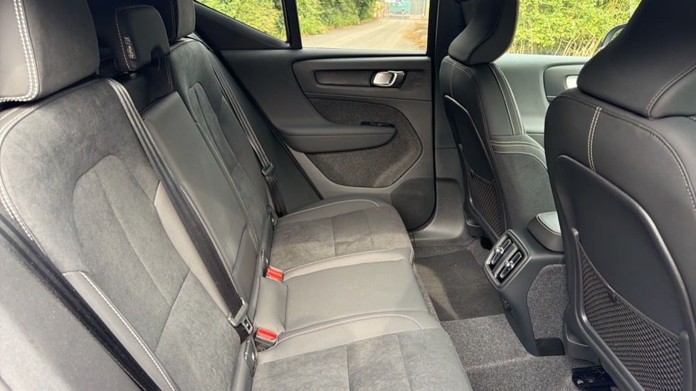 Volvo XC40 2.0 B4P Plus Black Edition 5dr Auto Petrol Estate - Image 6