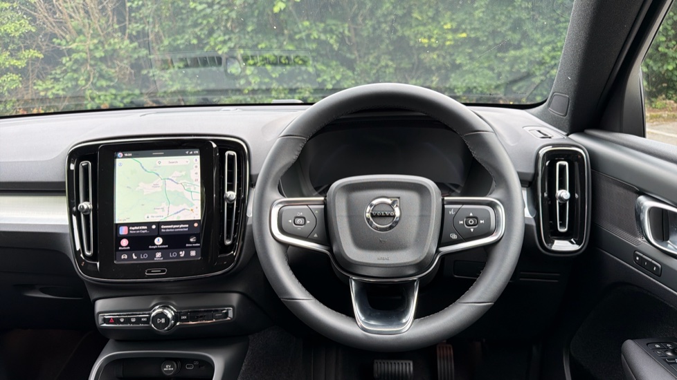 Volvo XC40 2.0 B4P Plus Black Edition 5dr Auto Petrol Estate - Image 10